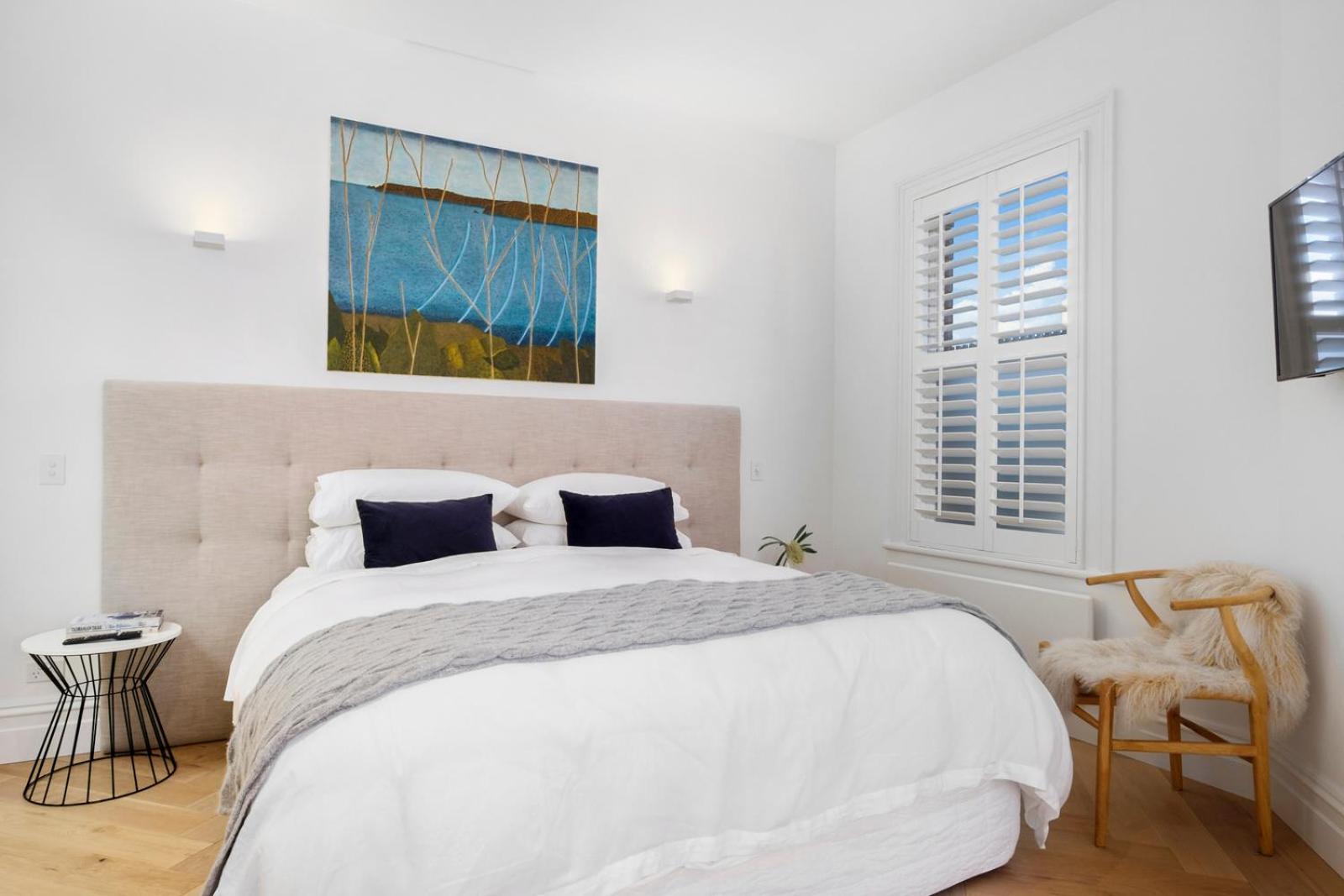 Sullivans Cove Apartments Hobart Exterior foto Plantation shutters in a bedroom