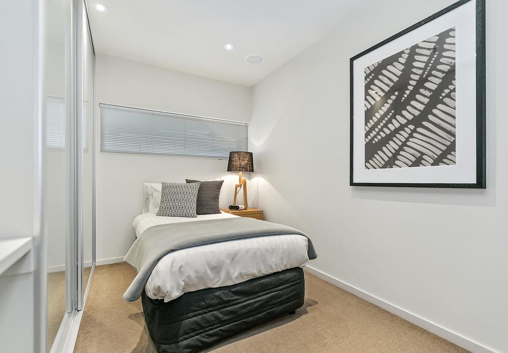 Sullivans Cove Apartments Hobart Exterior foto A bedroom in a micro apartment