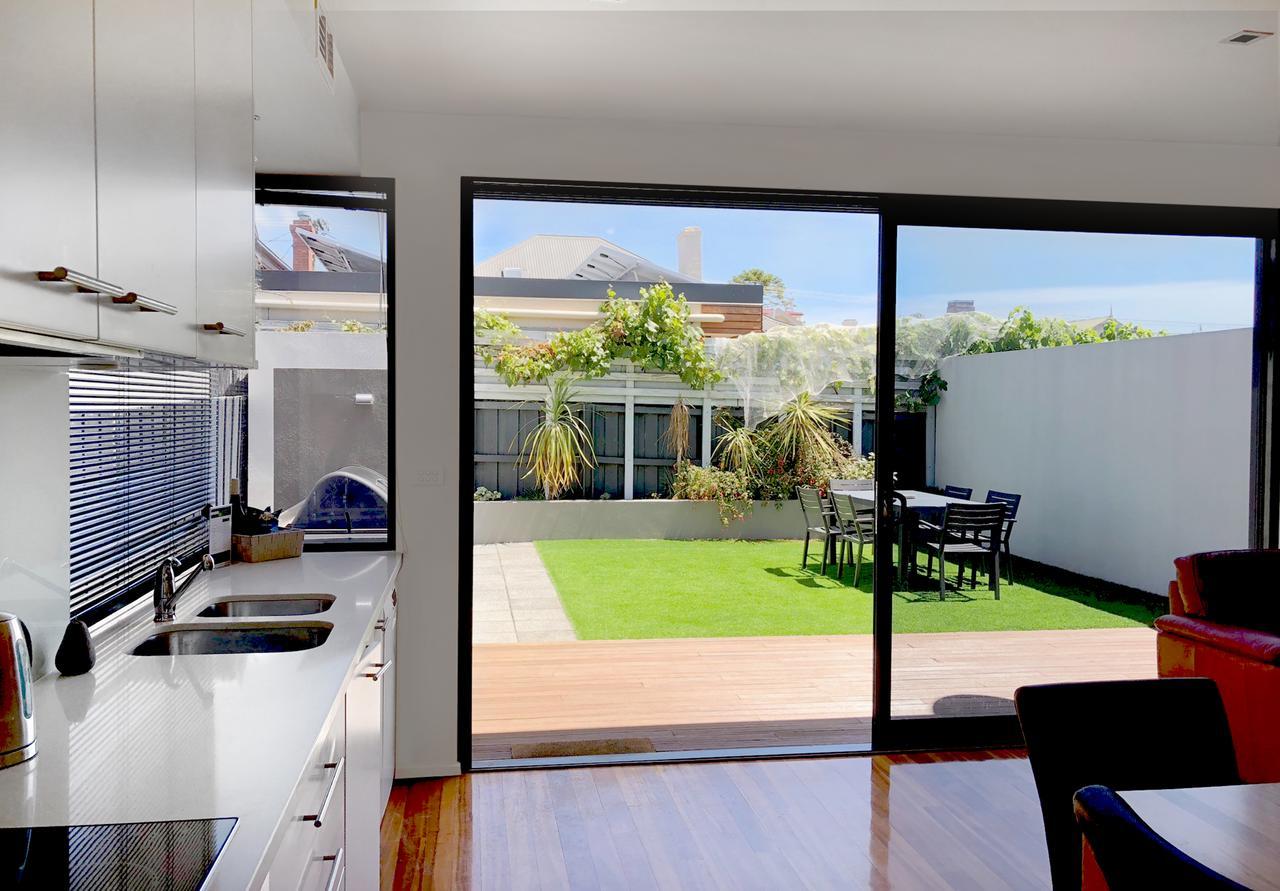 Sullivans Cove Apartments Hobart Exterior foto A sliding door